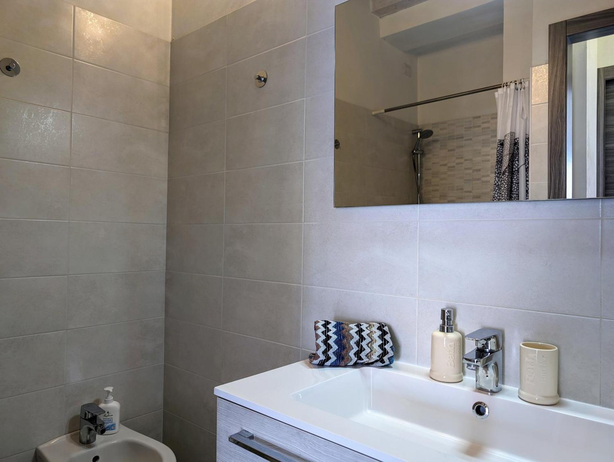 Paradeisos Residence Sas Somma Lombardo Extérieur photo